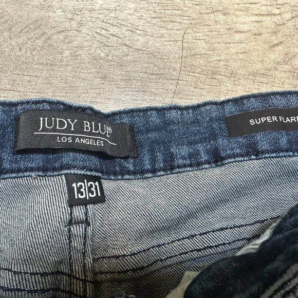 ALTERED SHORT Judy Blue Star Embroidered Super Flare Jeans Size 13 / 31 - Picture 2 of 8
